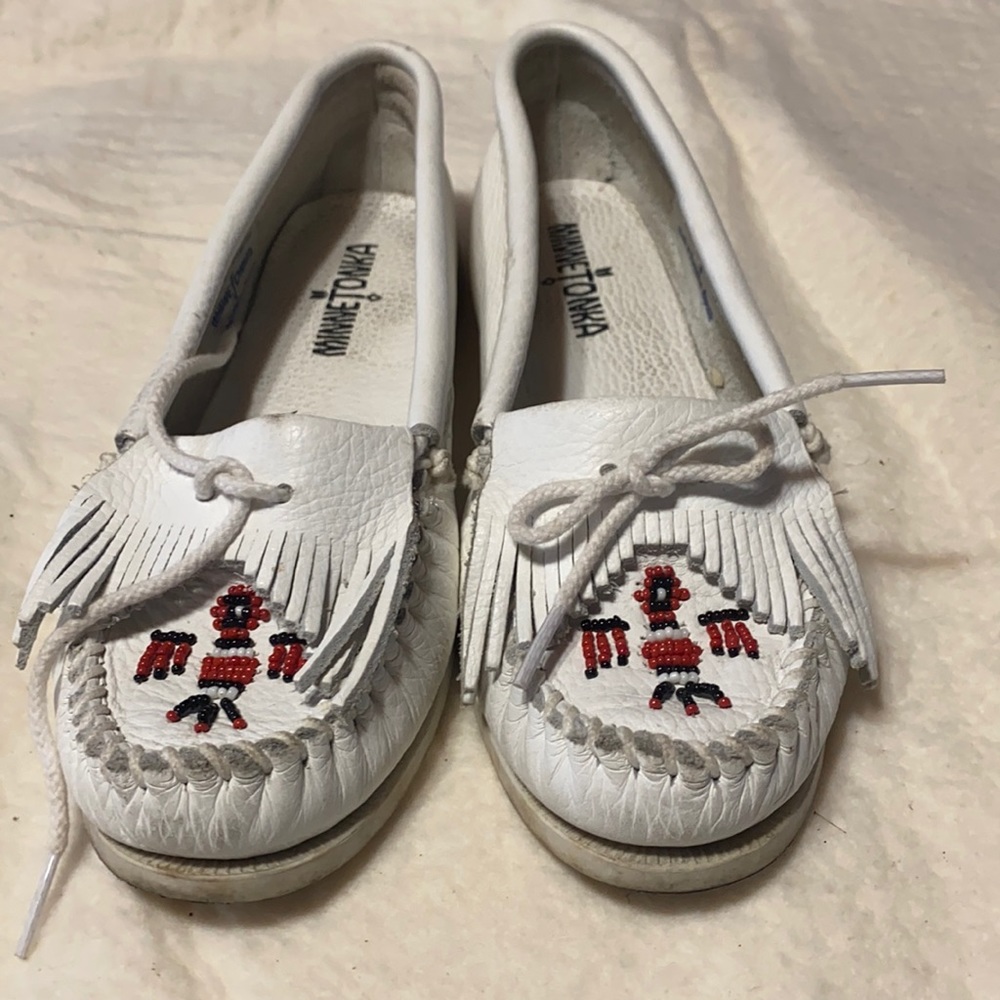 White Beaded Minnetonka Moccasins Size 8